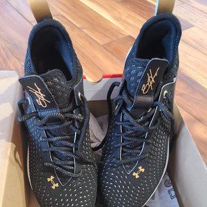 NEW! Men's Size 9 Under Armour Harper 5 Low Street - Baseball Cleat